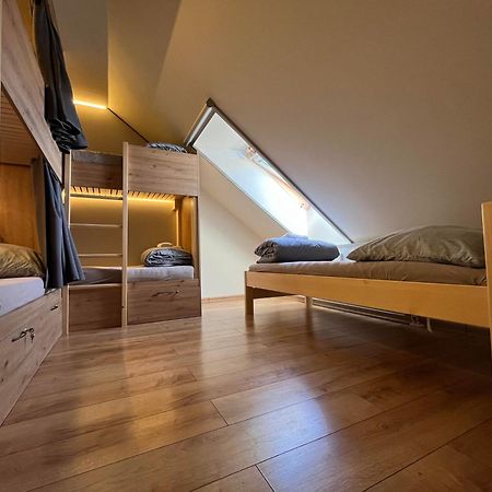 Sherpa'S Hostel High Tatras Штрбске-Плесо Экстерьер фото