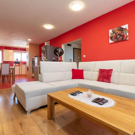 Sherpa'S Hostel High Tatras Штрбске-Плесо Экстерьер фото