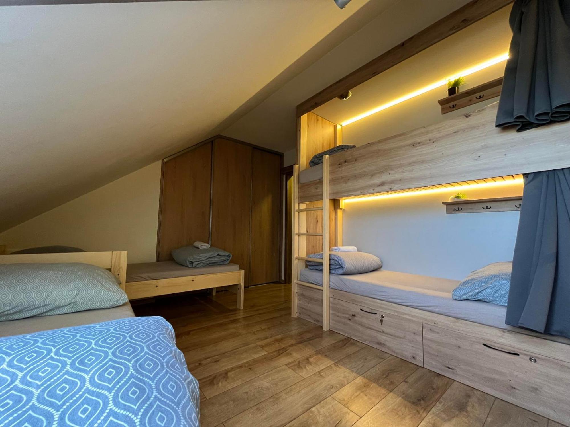 Sherpa'S Hostel High Tatras Штрбске-Плесо Экстерьер фото