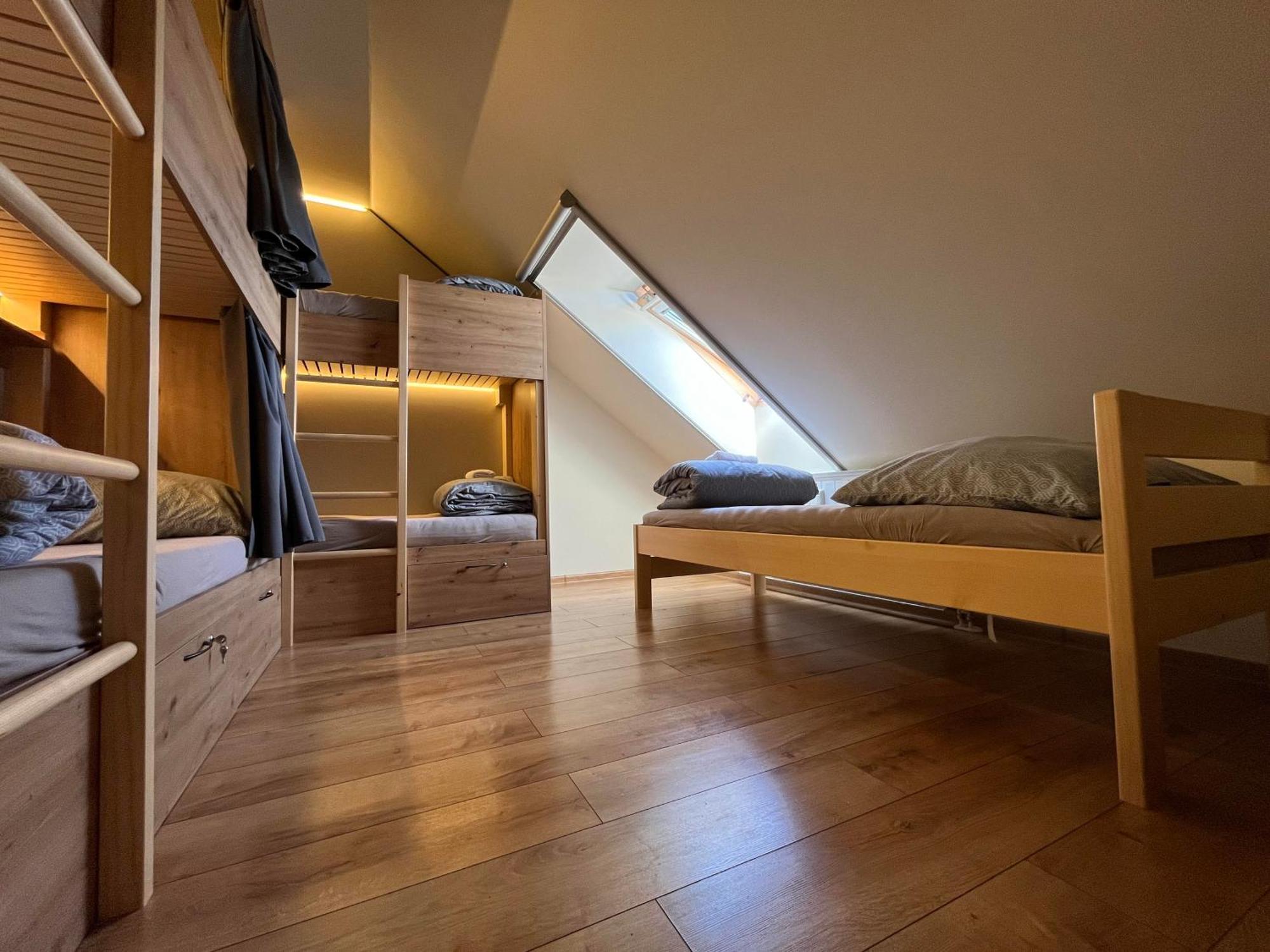 Sherpa'S Hostel High Tatras Штрбске-Плесо Экстерьер фото