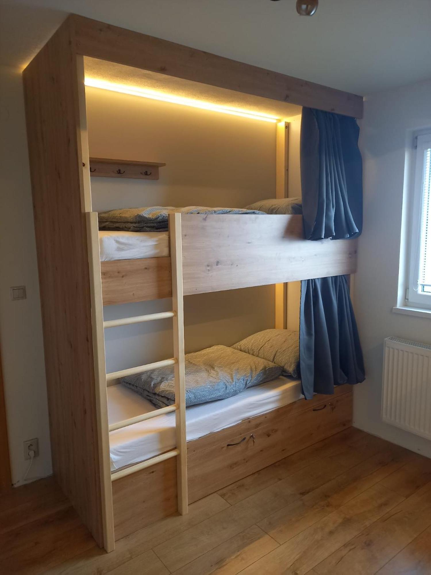 Sherpa'S Hostel High Tatras Штрбске-Плесо Экстерьер фото
