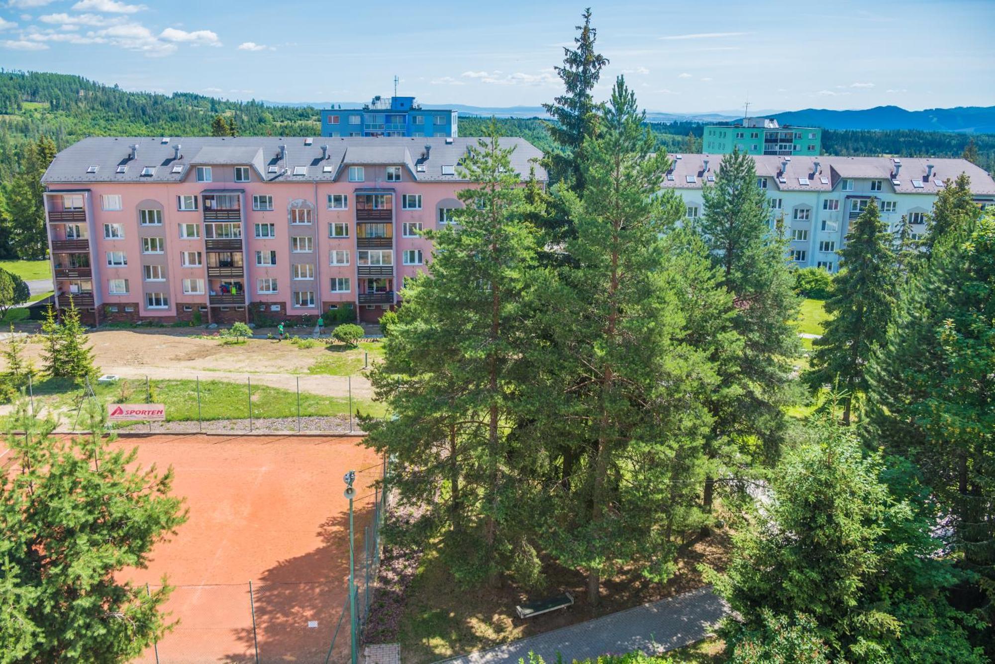 Sherpa'S Hostel High Tatras Штрбске-Плесо Экстерьер фото