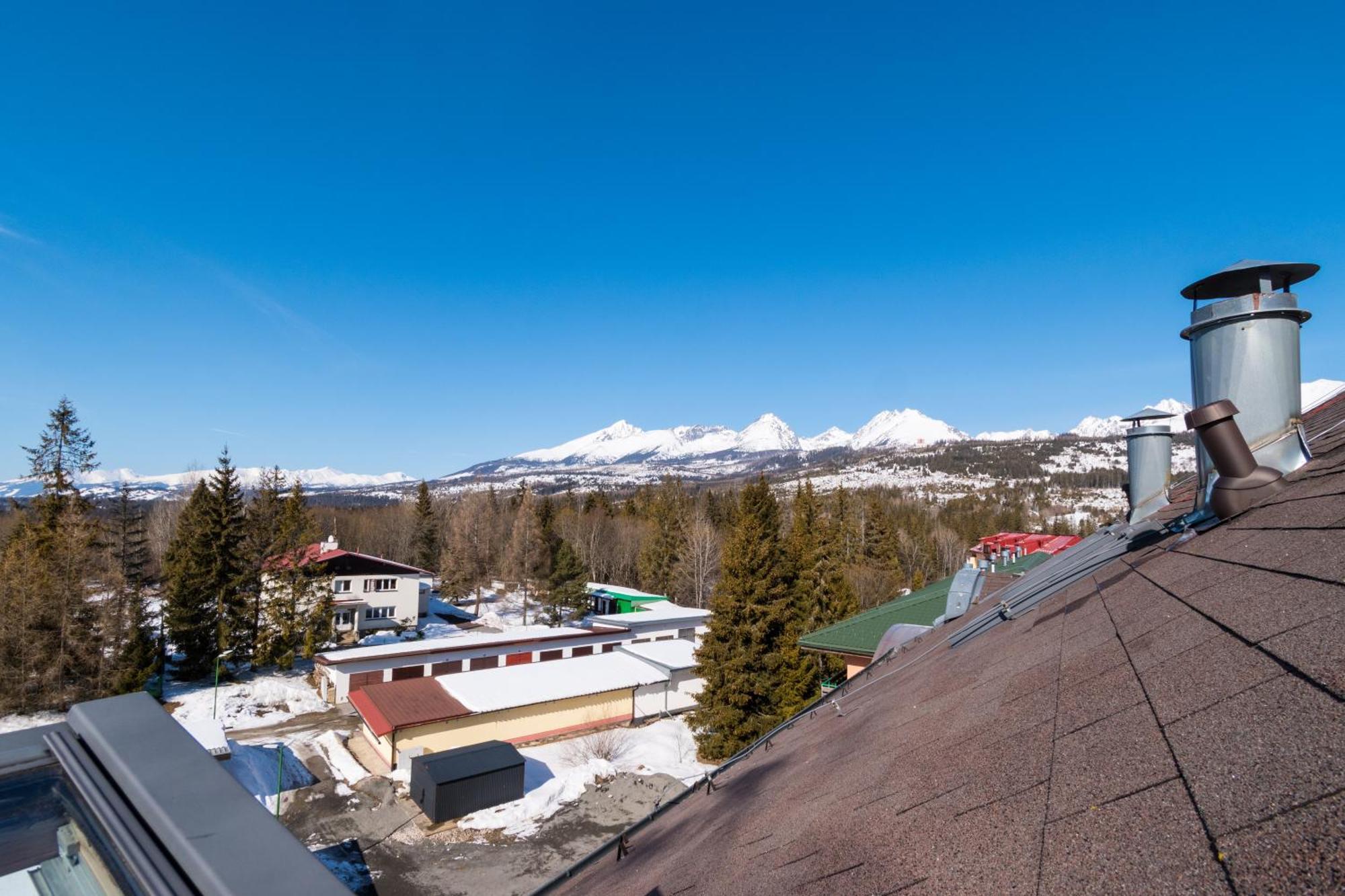 Sherpa'S Hostel High Tatras Штрбске-Плесо Экстерьер фото