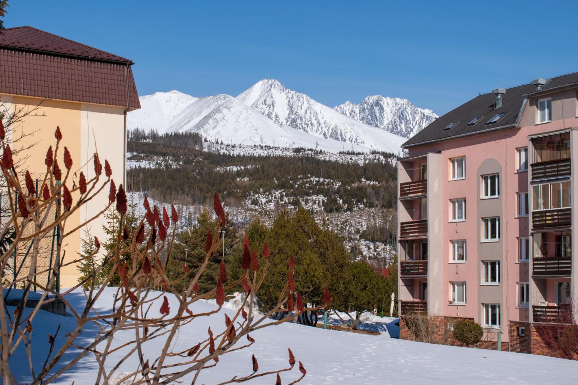 Sherpa'S Hostel High Tatras Штрбске-Плесо Экстерьер фото