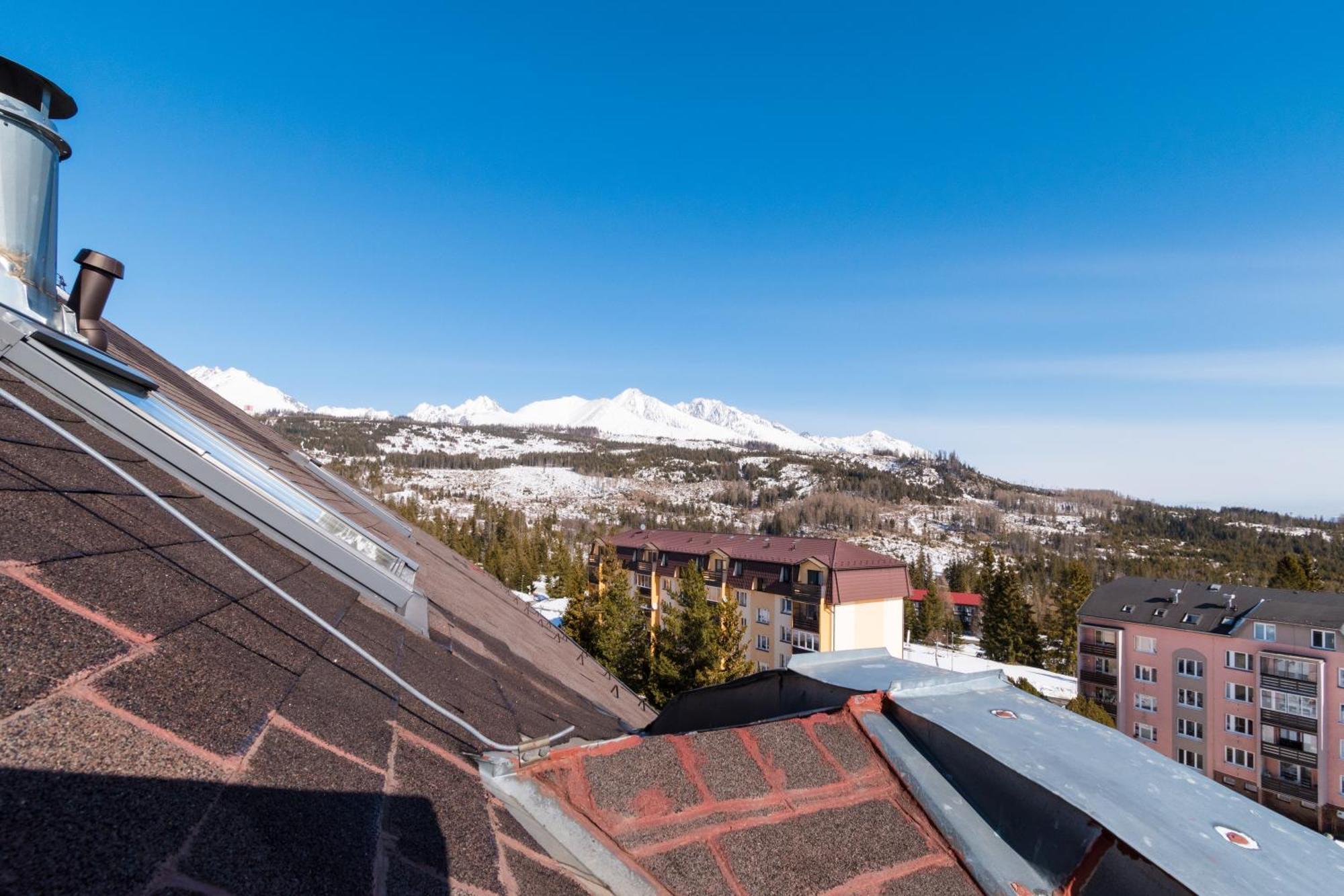 Sherpa'S Hostel High Tatras Штрбске-Плесо Экстерьер фото