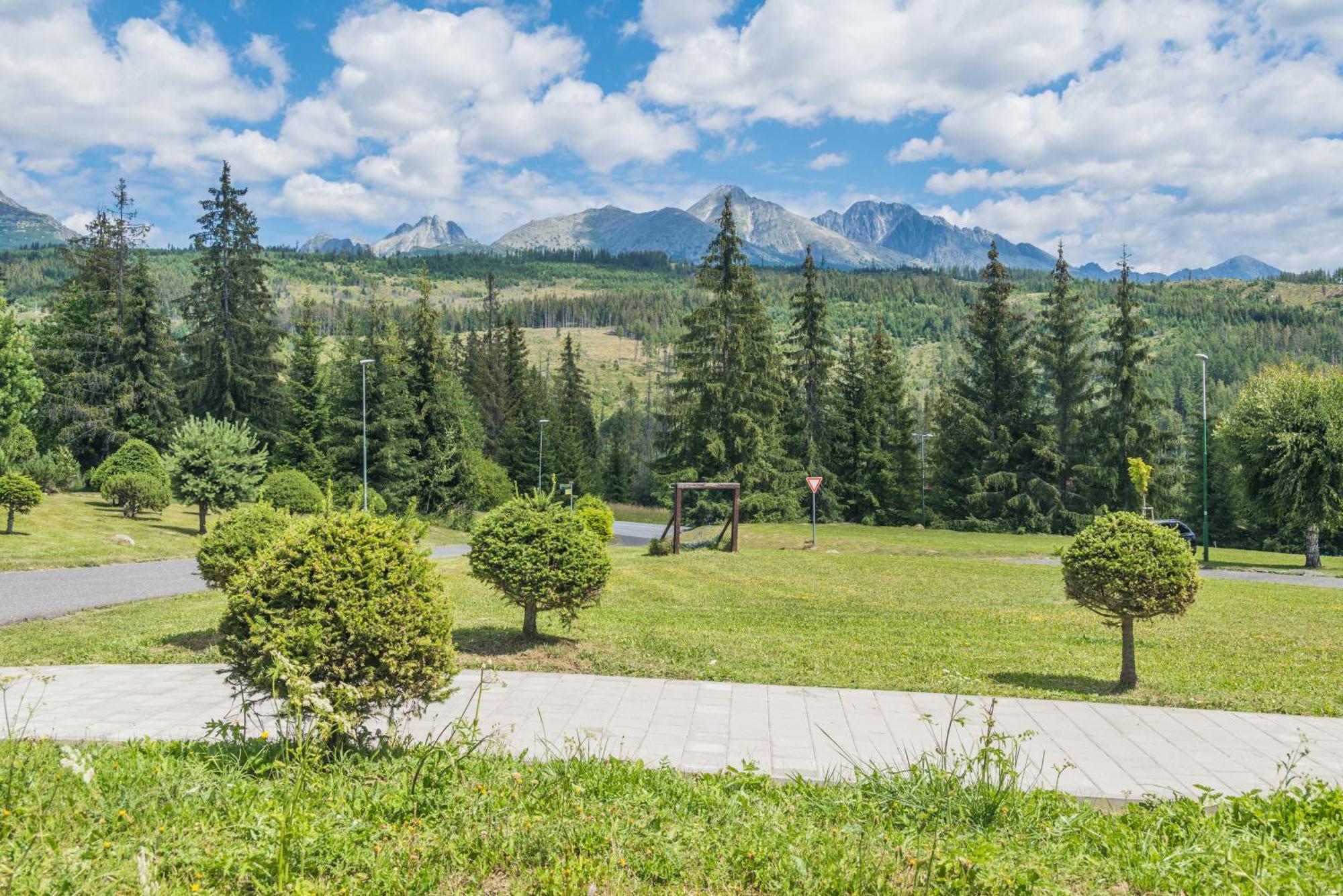 Sherpa'S Hostel High Tatras Штрбске-Плесо Экстерьер фото
