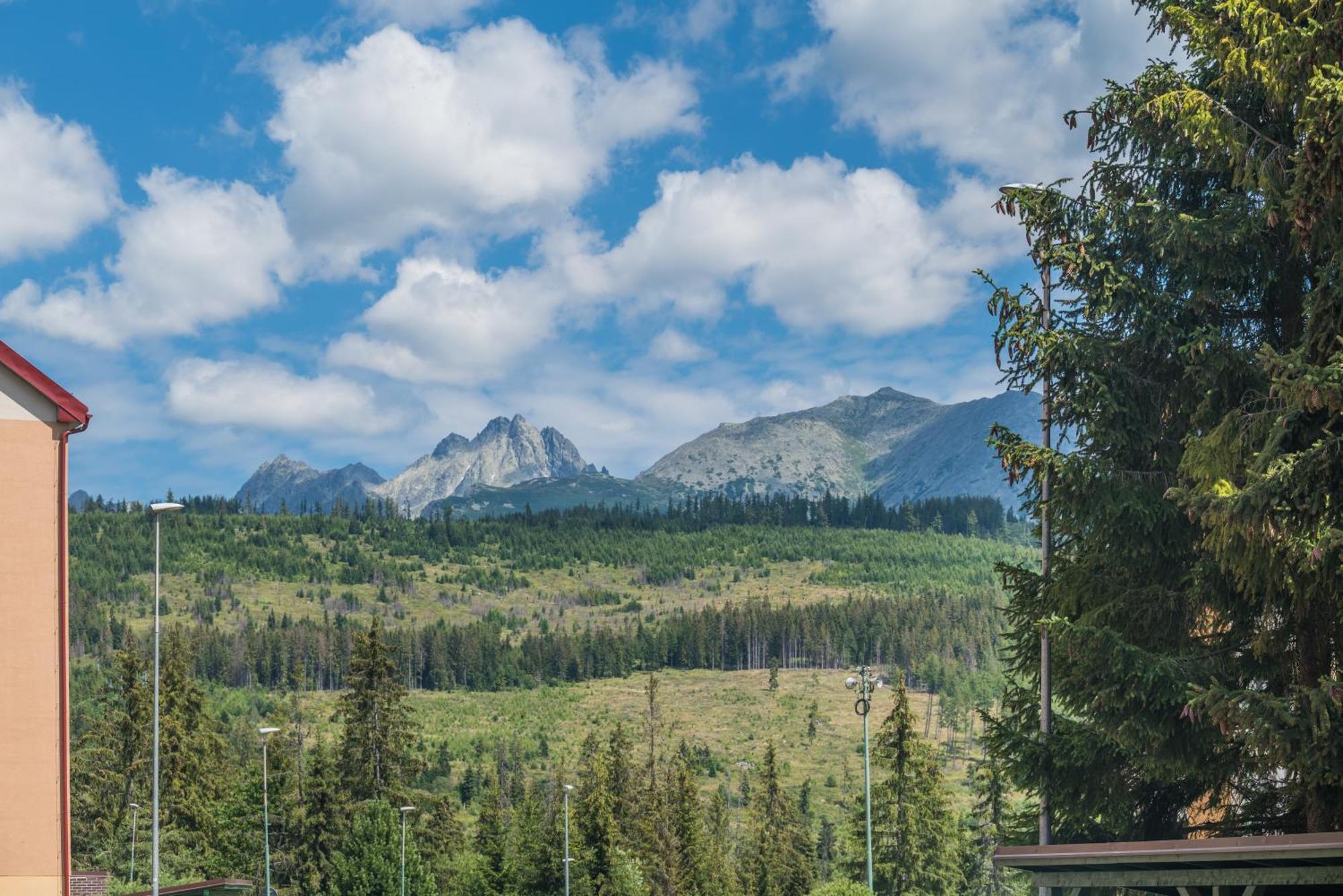 Sherpa'S Hostel High Tatras Штрбске-Плесо Экстерьер фото