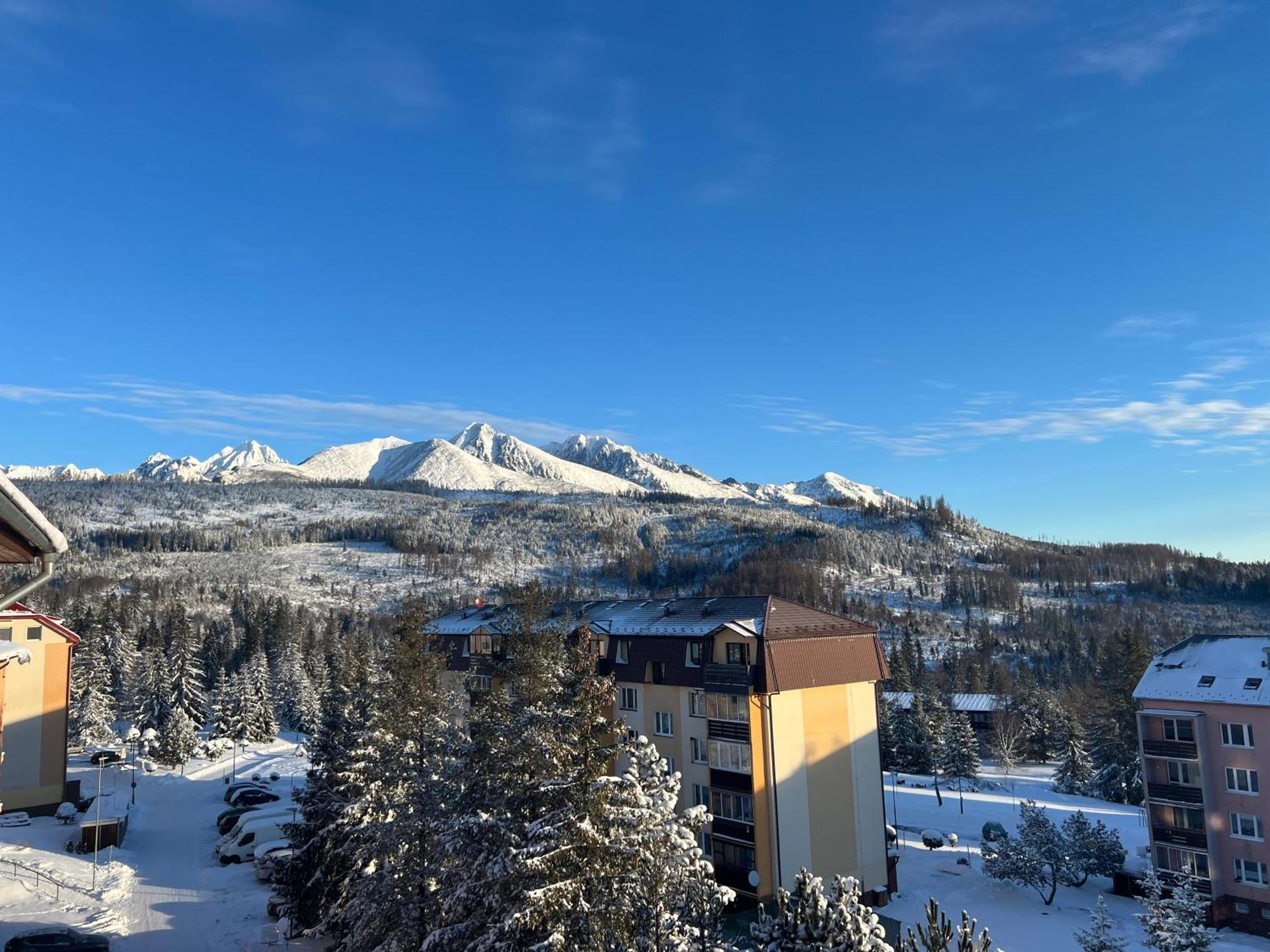 Sherpa'S Hostel High Tatras Штрбске-Плесо Экстерьер фото